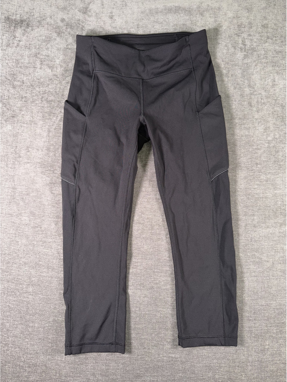 Lululemon Speed Up Crop, Size 6 Black Leggings with Pockets